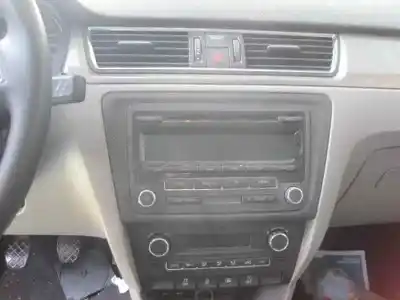 Véhicule à la ferraille seat                                               toledo (kg3)                                                                                                                                                                                                                                               reference                                                                                                                                                                                                                                                  de l'année 2015 alimenté cay