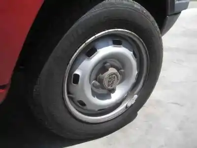 Véhicule à la ferraille peugeot 205 berlina 1.1 mito de l'année 1985 alimenté 