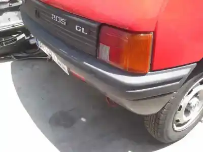 Véhicule à la ferraille peugeot 205 berlina 1.1 mito de l'année 1985 alimenté 