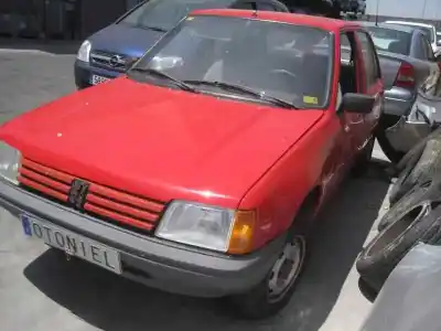 Véhicule à la ferraille peugeot 205 berlina 1.1 mito de l'année 1985 alimenté 
