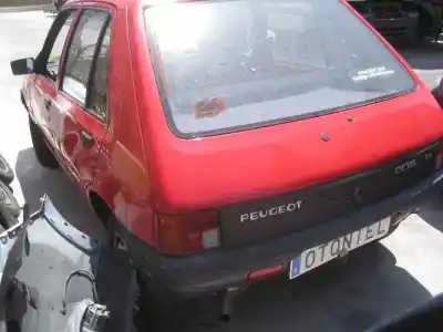 Véhicule à la ferraille peugeot 205 berlina 1.1 mito de l'année 1985 alimenté 