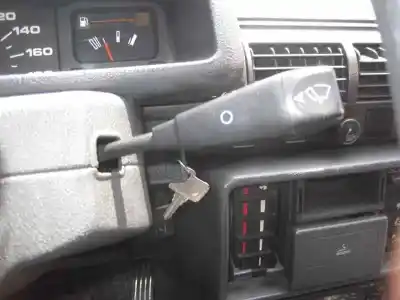 Véhicule à la ferraille peugeot 205 berlina 1.1 mito de l'année 1985 alimenté 