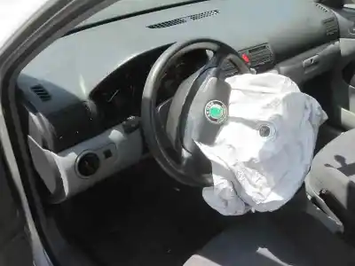Véhicule à la ferraille skoda octavia berlina (1u2) 1.9 tdi slx de l'année 2000 alimenté agr