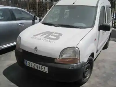 Véhicule à la ferraille renault kangoo (f/kc0) alize de l'année 2001 alimenté f8q p6
