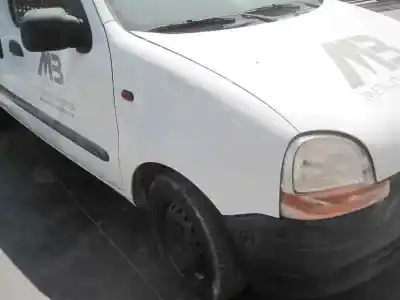Véhicule à la ferraille renault kangoo (f/kc0) alize de l'année 2001 alimenté f8q p6