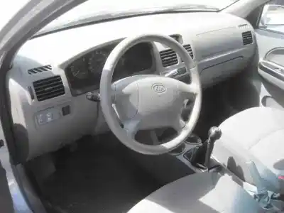 Veicolo di demolizione kia rio ipanema berlina dell'anno 2005 alimentato a5d