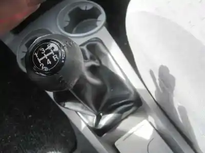 Veicolo di demolizione kia rio ipanema berlina dell'anno 2005 alimentato a5d