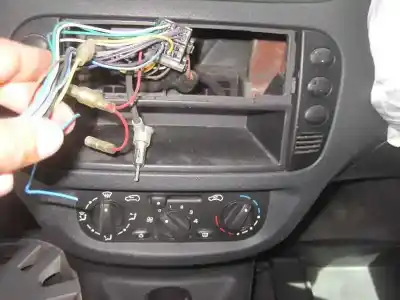 Veículo de Sucata citroen c3 1.1 collection do ano 2004 alimentado hfx