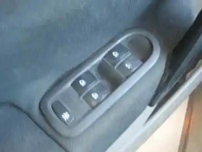 Здавання транспортного засобу renault megane ii classic berlina confort dynamique року 2004 потужний f9q b8