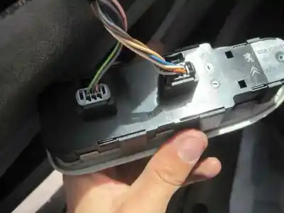 Veículo de Sucata citroen c5 berlina 2.0 exclusive do ano 2007 alimentado rhr