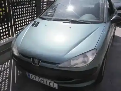 Sloopvoertuig peugeot 206 berlina xr van het jaar 2000 aangedreven kfx