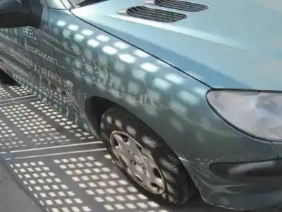 Sloopvoertuig peugeot 206 berlina xr van het jaar 2000 aangedreven kfx