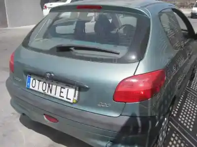 Sloopvoertuig peugeot 206 berlina xr van het jaar 2000 aangedreven kfx