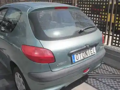 Sloopvoertuig peugeot 206 berlina xr van het jaar 2000 aangedreven kfx