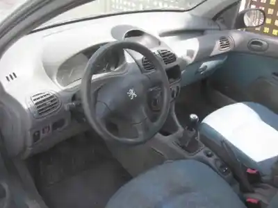 Sloopvoertuig peugeot 206 berlina xr van het jaar 2000 aangedreven kfx