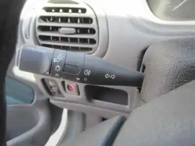 Sloopvoertuig peugeot 206 berlina xr van het jaar 2000 aangedreven kfx