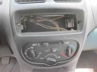 Sloopvoertuig peugeot 206 berlina xr van het jaar 2000 aangedreven kfx