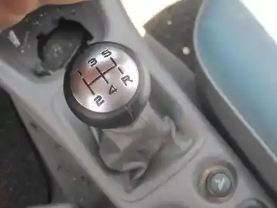 Sloopvoertuig peugeot 206 berlina xr van het jaar 2000 aangedreven kfx