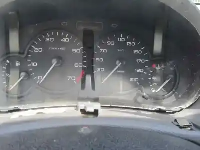 Sloopvoertuig peugeot 206 berlina xr van het jaar 2000 aangedreven kfx