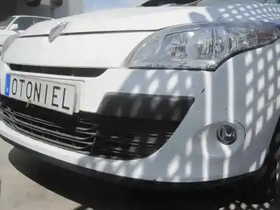 Véhicule à la ferraille renault megane iii berlina 5 p dynamique de l'année 2011 alimenté f9q n8