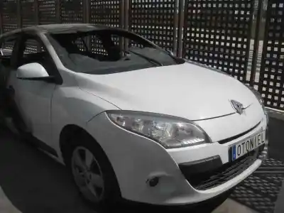 Véhicule à la ferraille renault megane iii berlina 5 p dynamique de l'année 2011 alimenté f9q n8