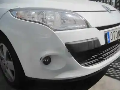 Véhicule à la ferraille renault megane iii berlina 5 p dynamique de l'année 2011 alimenté f9q n8