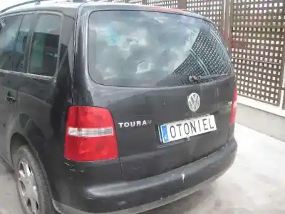 Vehículo de desguace VOLKSWAGEN TOURAN (1T1) Highline del año 2004 con motor AZV