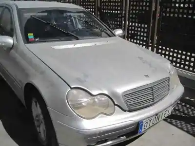 Sloopvoertuig mercedes-benz clase c (w203) berlina 220 cdi (203.006) van het jaar 2004 aangedreven 646963