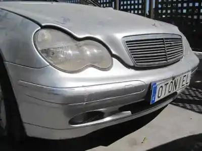 Sloopvoertuig mercedes-benz clase c (w203) berlina 220 cdi (203.006) van het jaar 2004 aangedreven 646963