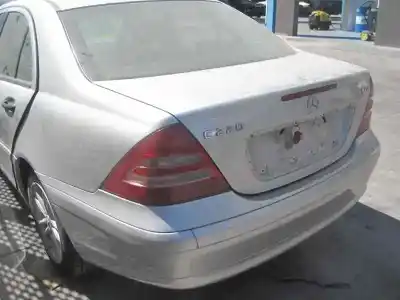 Sloopvoertuig mercedes-benz clase c (w203) berlina 220 cdi (203.006) van het jaar 2004 aangedreven 646963