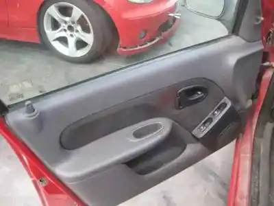 Veicolo di demolizione renault clio ii fase i (b/cbo) 1.2 dell'anno 1999 alimentato d7f d7