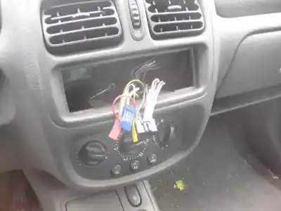 Veicolo di demolizione renault clio ii fase i (b/cbo) 1.2 dell'anno 1999 alimentato d7f d7