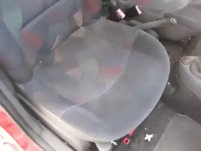 Veicolo di demolizione renault clio ii fase i (b/cbo) 1.2 dell'anno 1999 alimentato d7f d7
