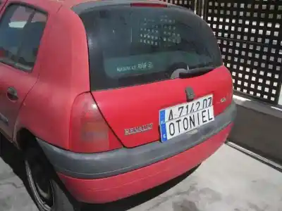 Veicolo di demolizione renault clio ii fase i (b/cbo) 1.2 dell'anno 1999 alimentato d7f d7