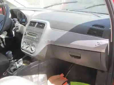 Здавання транспортного засобу fiat grande punto (199) 1.2 cat року 2009 потужний 199a4000