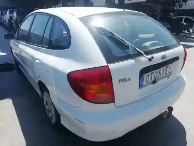 Vehicul casat kia rio ipanema berlina al anului 2002 alimentat a5d