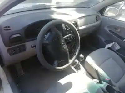 Vehicul casat kia rio ipanema berlina al anului 2002 alimentat a5d