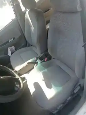 Vehicul casat kia rio ipanema berlina al anului 2002 alimentat a5d