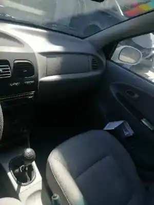 Vehicul casat kia rio ipanema berlina al anului 2002 alimentat a5d