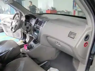 Verschrottungsfahrzeug hyundai tucson (jm) 2.0 crdi comfort (4wd) des jahres 2004 angetrieben d4ea