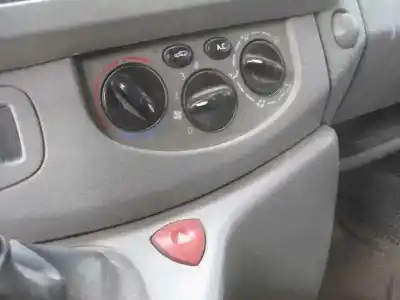 Здавання транспортного засобу opel vivaro furgón 2.7t corto року 2004 потужний f9q u7