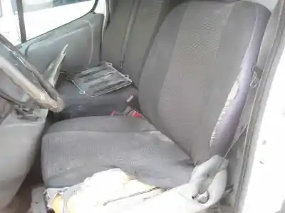 Здавання транспортного засобу opel vivaro furgón 2.7t corto року 2004 потужний f9q u7