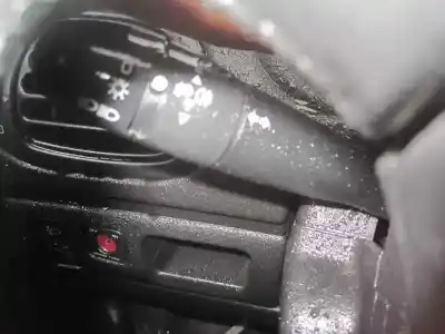 Véhicule à la ferraille peugeot 206 berlina xs de l'année 2002 alimenté kfw
