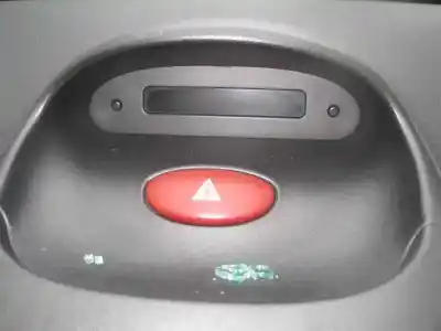 Véhicule à la ferraille peugeot 206 berlina xs de l'année 2002 alimenté kfw