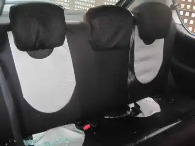 Véhicule à la ferraille peugeot 206 berlina xs de l'année 2002 alimenté kfw