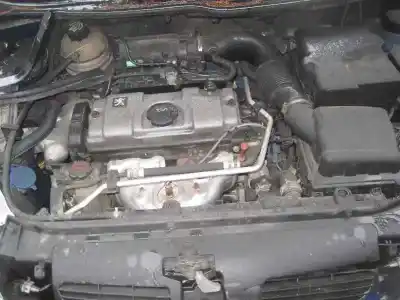 Véhicule à la ferraille peugeot 206 berlina xs de l'année 2002 alimenté kfw