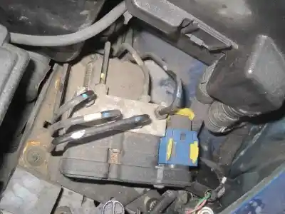 Véhicule à la ferraille peugeot 206 berlina xs de l'année 2002 alimenté kfw