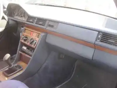 Vehicul casat mercedes-benz clase e (w124) berlina 2.0 diesel al anului 1990 alimentat 601912