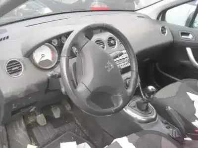 Véhicule à la ferraille peugeot 308 sw premium de l'année 2009 alimenté 9hz
