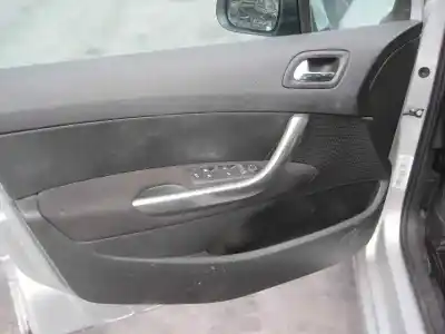 Véhicule à la ferraille peugeot 308 sw premium de l'année 2009 alimenté 9hz